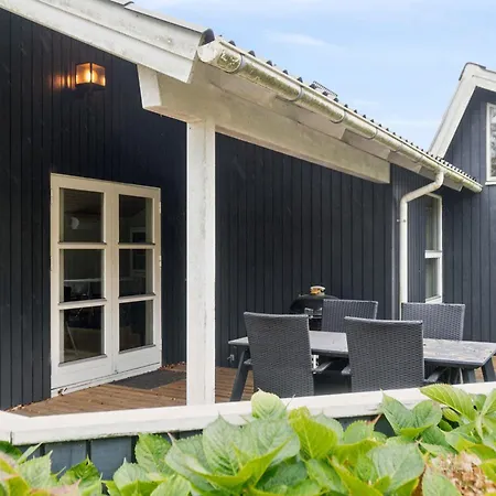 Lovely In Pot Strandby Holiday home *
