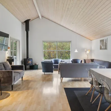 Dejligt I Pøt Strandby Feriehus *